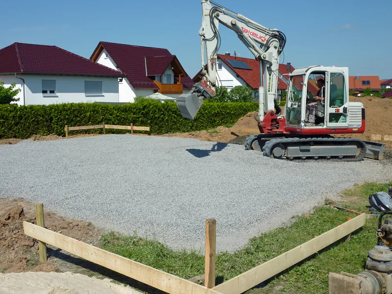 Kettenbagger von Torsten Hübner auf einer Baustelle